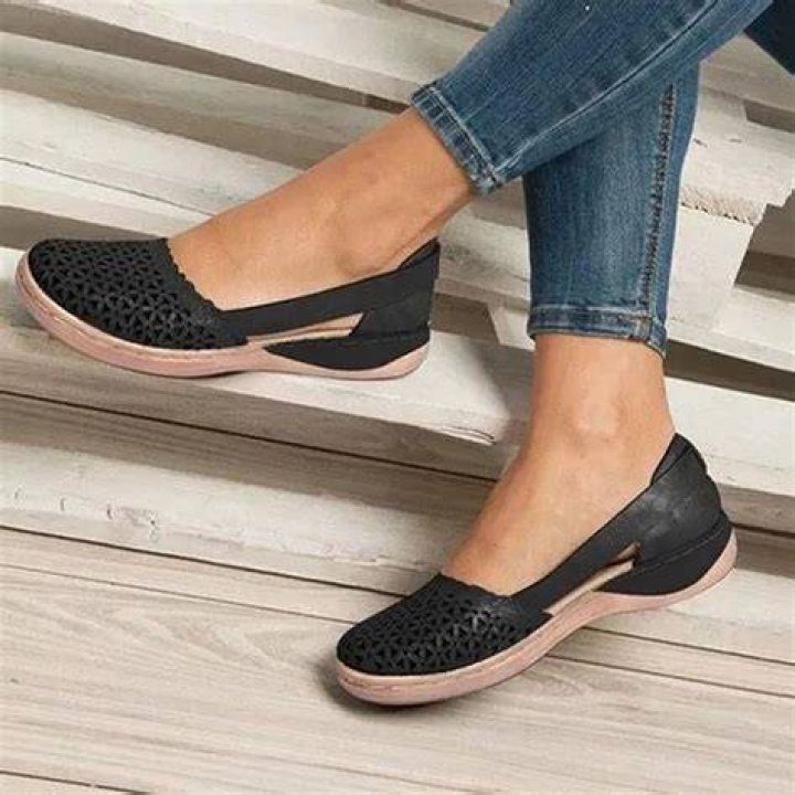 closed toe shoes